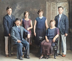Jacob Kaplan Family.  L to R: Hy, Jacob, Helen, Rebecca, Sarah, George (~1926)